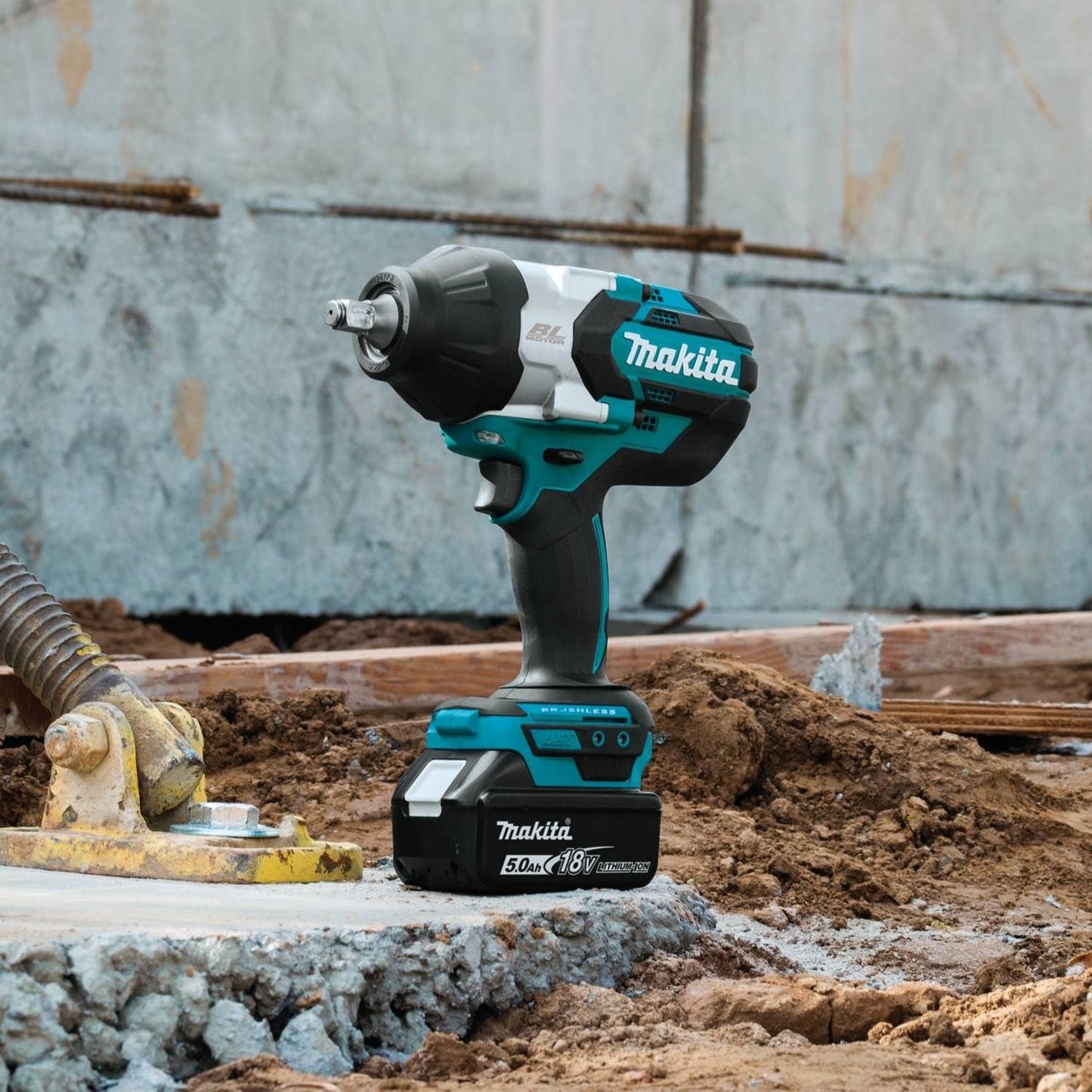 Makita XWT08Z 18V LXT® Lithium-Ion Brushless Cordless High-Torque 1/2" Sq. Drive Impact Wrench, Tool Only